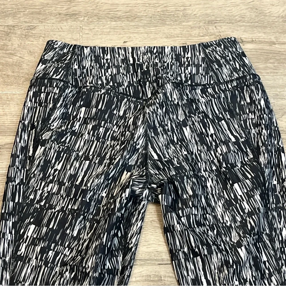 Nike Women’s Power Poly Screen Printed Capri Crop Legging Pant Size Medium Black
